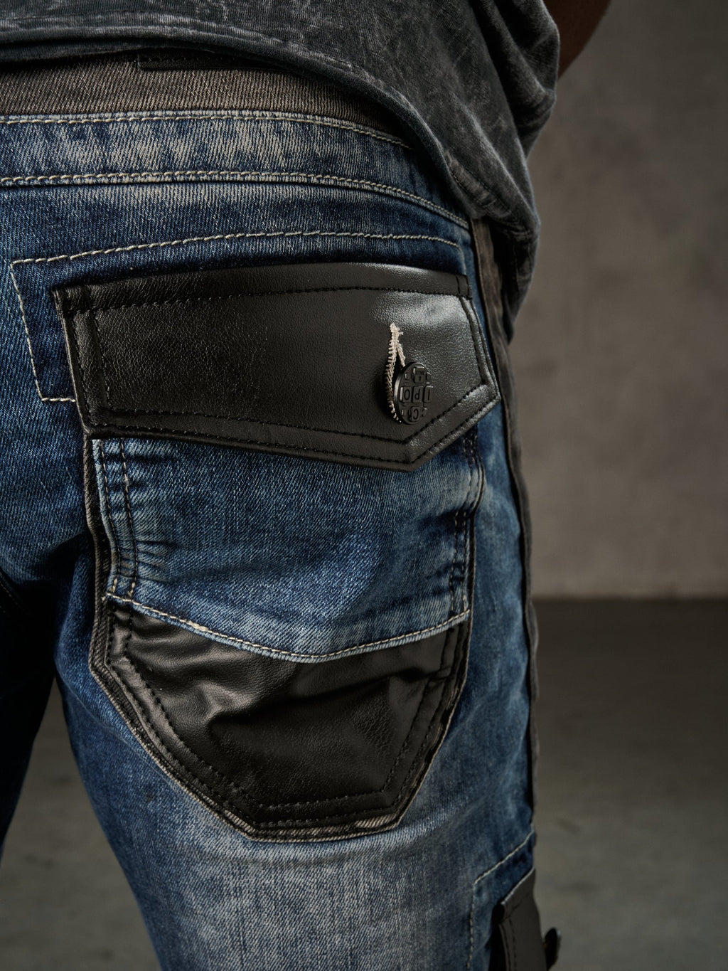 CIPO BAX men's comfortable jeans with striking applications